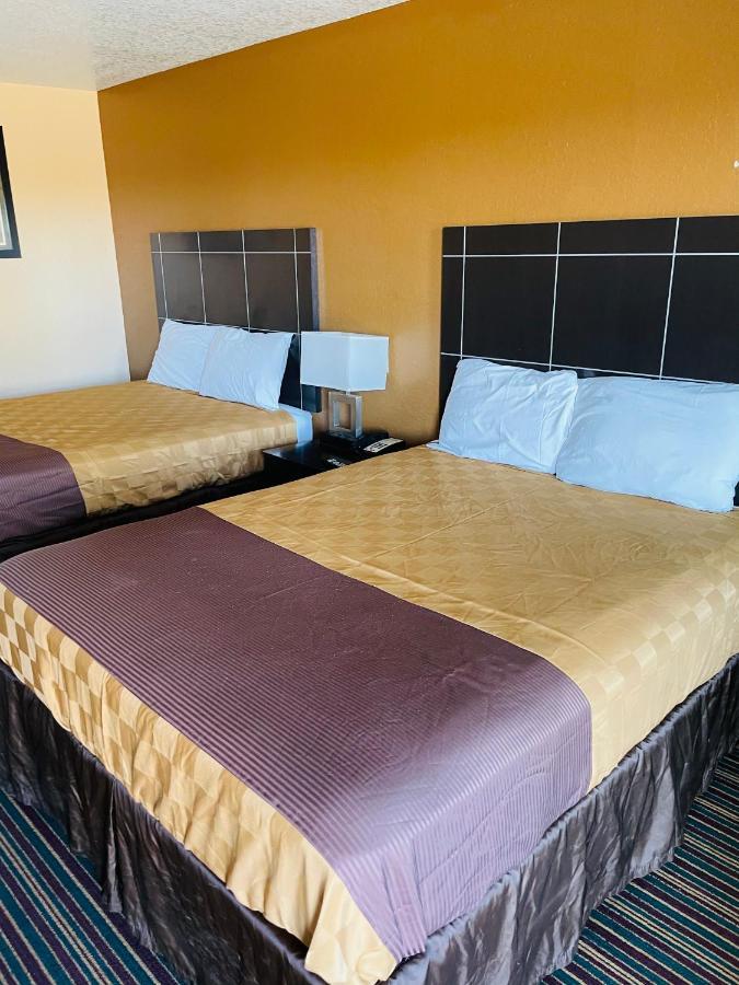 Sona Inn Dilley Exteriér fotografie
