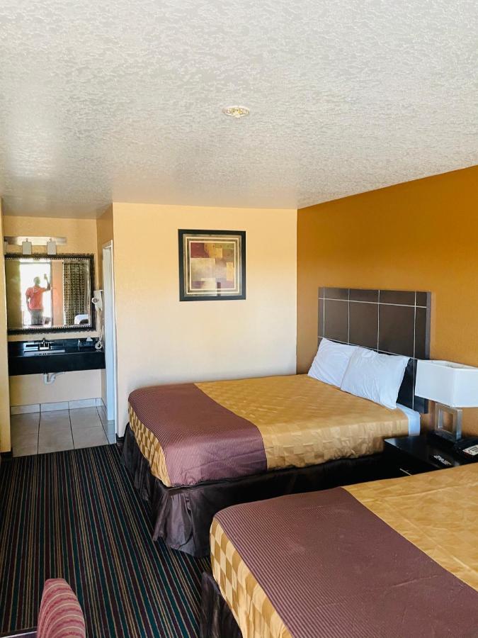 Sona Inn Dilley Exteriér fotografie